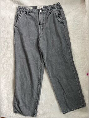 Universal Thread Women’s Relaxed Grey Jeans